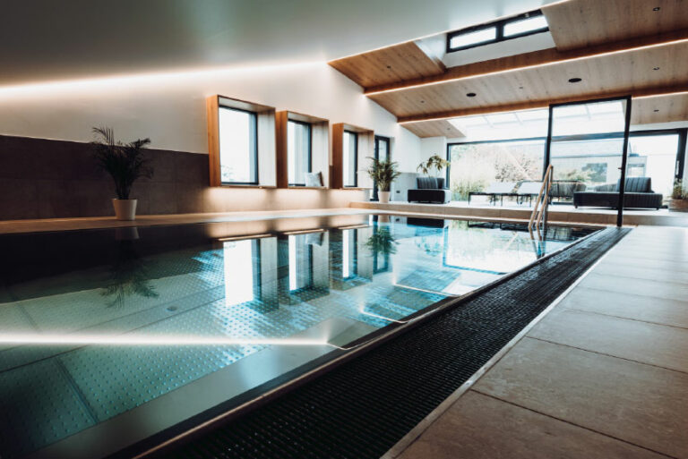 Indoor-Pool in der VitalSpa beim Böckhiasl